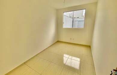 Imagem: A casa possui 2 Dormitórios, 1 Banheiro, 2 Vagas na garagem