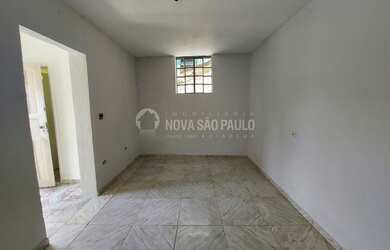 Imagem: A casa possui 2 Dormitórios, 2 Banheiros, 2 Vagas na garagem