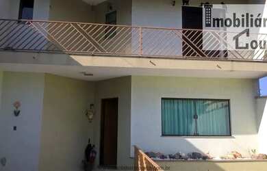 Imagem: A casa possui 2 Dormitórios, 2 Banheiros, 2 Vagas na garagem