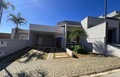 Imagem: A casa em condomínio possui 3 Dormitórios, 3 Banheiros, 4