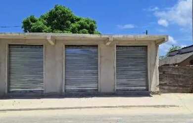 Imagem: A casa possui 3 Dormitórios, 3 Banheiros, 4 Vagas na garagem