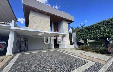 Imagem: A casa em condomínio possui 4 Dormitórios, 5 Banheiros, 4