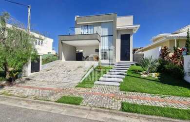 Imagem: A casa em condomínio possui 4 Dormitórios, 5 Banheiros, 2