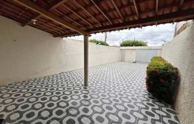 Imagem: A casa possui 2 Dormitórios, 1 Banheiro e 3 Vagas na garagem