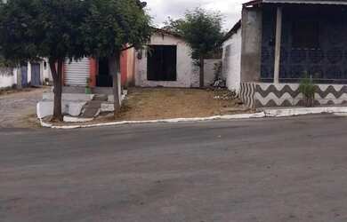 Imagem: A casa possui 2 Dormitórios, 1 Banheiro e está localizado