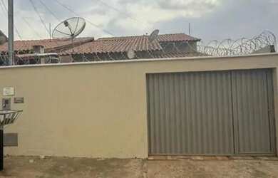 Imagem: A casa possui 2 Dormitórios, 1 Banheiro e está localizado