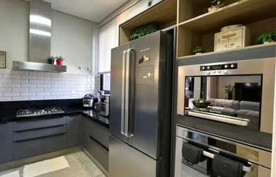 Imagem: A casa em condomínio possui 3 Dormitórios, 5 Banheiros, 4