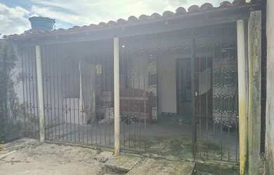 Imagem: A casa possui 2 Dormitórios, 2 Banheiros, 175m² de Área e