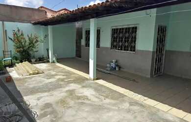 Imagem: A casa possui 2 Dormitórios, 1 Banheiro, 1 Vaga na garagem