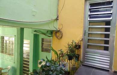 Imagem: A casa possui 5 Dormitórios, 3 Banheiros, 2 Vagas na garagem