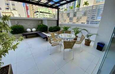 Imagem: O apartamento possui 3 Dormitórios, 4 Banheiros, 2 Vagas na