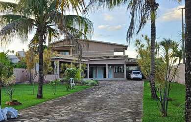 Imagem: A casa em condomínio possui 4 Dormitórios, 4 Banheiros, 1