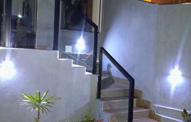 Imagem: A casa possui 3 Dormitórios, 2 Banheiros, 5 Vagas na garagem