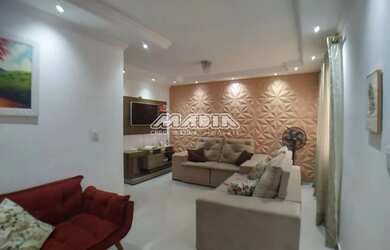 Imagem: A casa possui 2 Dormitórios, 2 Banheiros, 2 Vagas na garagem