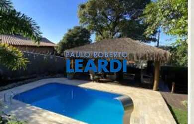 Imagem: A casa possui 3 Dormitórios, 4 Banheiros, 4 Vagas na garagem