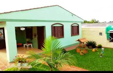 Imagem: A casa possui 4 Dormitórios, 3 Banheiros, 1 Vaga na garagem