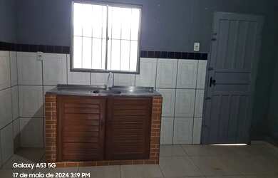 Imagem: A casa possui 2 Dormitórios, 1 Banheiro e está localizado