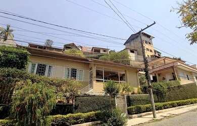 Imagem: A casa possui 5 Dormitórios, 5 Banheiros, 2 Vagas na garagem