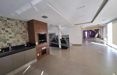 Imagem: A casa em condomínio possui 4 Dormitórios, 5 Banheiros, 5