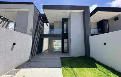 Imagem: A casa possui 4 Dormitórios, 4 Banheiros, 4 Vagas na garagem