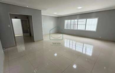 Imagem: A casa possui 4 Dormitórios, 3 Banheiros, 5 Vagas na garagem