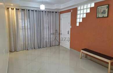 Imagem: A casa possui 4 Dormitórios, 3 Banheiros, 2 Vagas na garagem