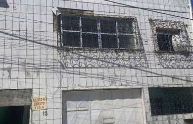 Imagem: A casa possui 5 Dormitórios, 5 Banheiros e 2 Vagas na garagem