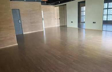 Imagem: O depósito possui 2 Vagas na garagem, 161m² de Área e está