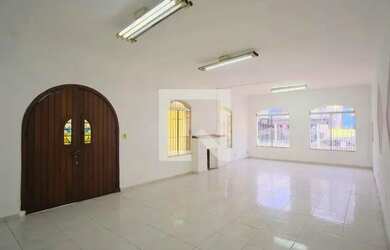 Imagem: A casa possui 5 Dormitórios, 5 Banheiros, 4 Vagas na garagem