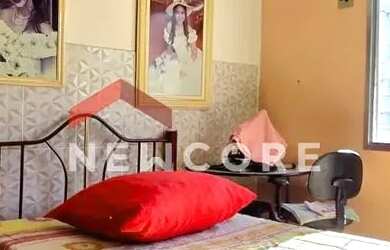 Imagem: A casa possui 3 Dormitórios, 2 Banheiros, 1 Vaga na garagem