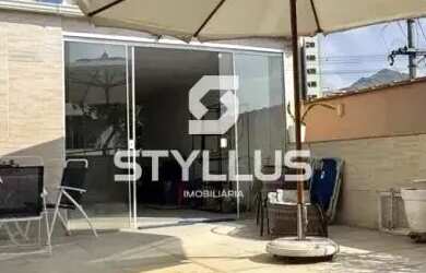 Imagem: A casa possui 4 Dormitórios, 4 Banheiros, 1 Vaga na garagem