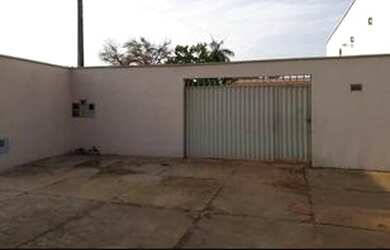 Imagem: A casa possui 2 Dormitórios, 1 Banheiro, 5 Vagas na garagem