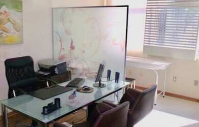 Imagem: O depósito possui 3 Vagas na garagem, 117m² de Área e está