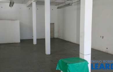 Imagem: O depósito possui 485m² de Área e está localizado em Água