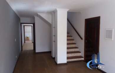 Imagem: A casa possui 3 Dormitórios, 4 Banheiros, 3 Vagas na garagem