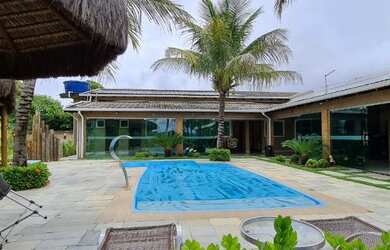 Imagem: A casa em condomínio possui 5 Dormitórios, 5 Banheiros, 5