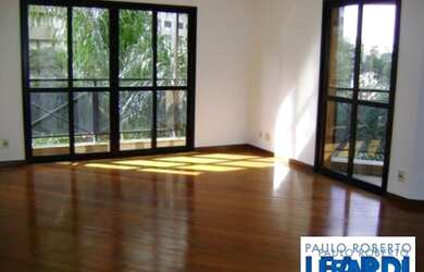 Imagem: O apartamento possui 4 Dormitórios, 4 Banheiros, 4 Vagas na