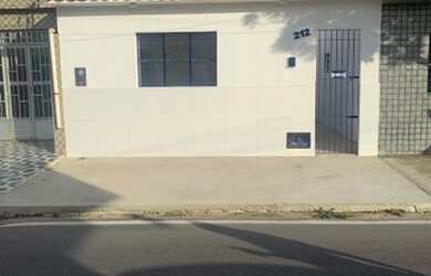 Imagem: A casa possui 3 Dormitórios e está localizado em Pajuçara