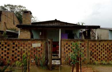 Imagem 1: Vendo uma casa. Churrasqueira, 1 Vaga na garageme2 Dormitórios