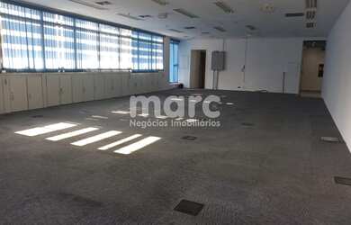 Imagem: O depósito possui 2 Vagas na garagem e 108m² de Área e está