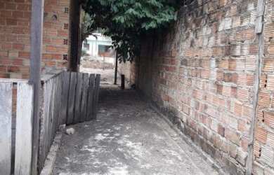 Imagem: A casa possui 2 Dormitórios, 1 Banheiro e está localizado