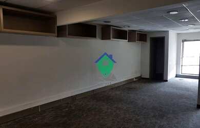 Imagem: O depósito possui 2 Vagas na garagem e 80m² de Área e está