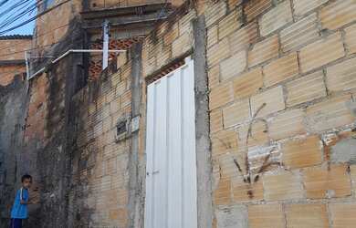 Imagem: A casa possui 2 Dormitórios e 2 Banheiros e está localizado