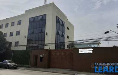 Imagem: O depósito possui 5 Vagas na garagem, 2.900m² de Área e