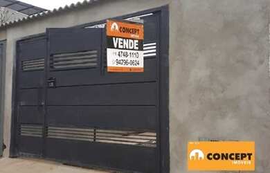 Imagem: A casa possui 3 Dormitórios, 1 Banheiro, 2 Vagas na garagem