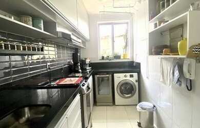 Imagem: A casa possui 2 Dormitórios, 2 Banheiros, 2 Vagas na garagem