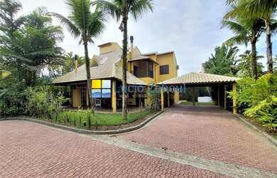 Imagem 1: Casa em condomínio na av. da praia da Baleia para locação anual Lúcio...