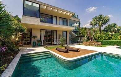 Imagem: A casa em condomínio possui 5 Dormitórios, 5 Banheiros, 5