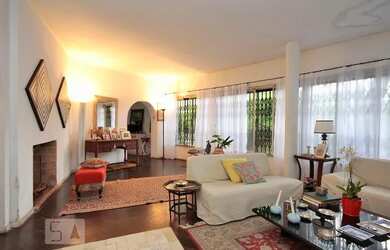 Imagem: A casa possui 3 Dormitórios, 4 Banheiros, 4 Vagas na garagem