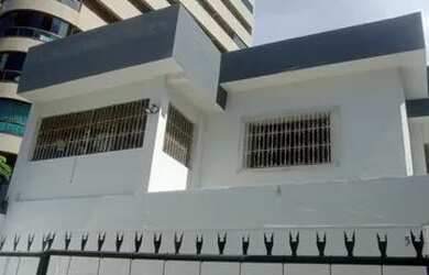 Imagem: A casa possui 5 Dormitórios, 4 Banheiros, 3 Vagas na garagem